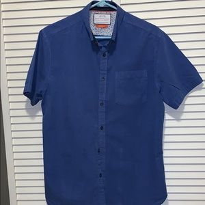 Short sleeve button down